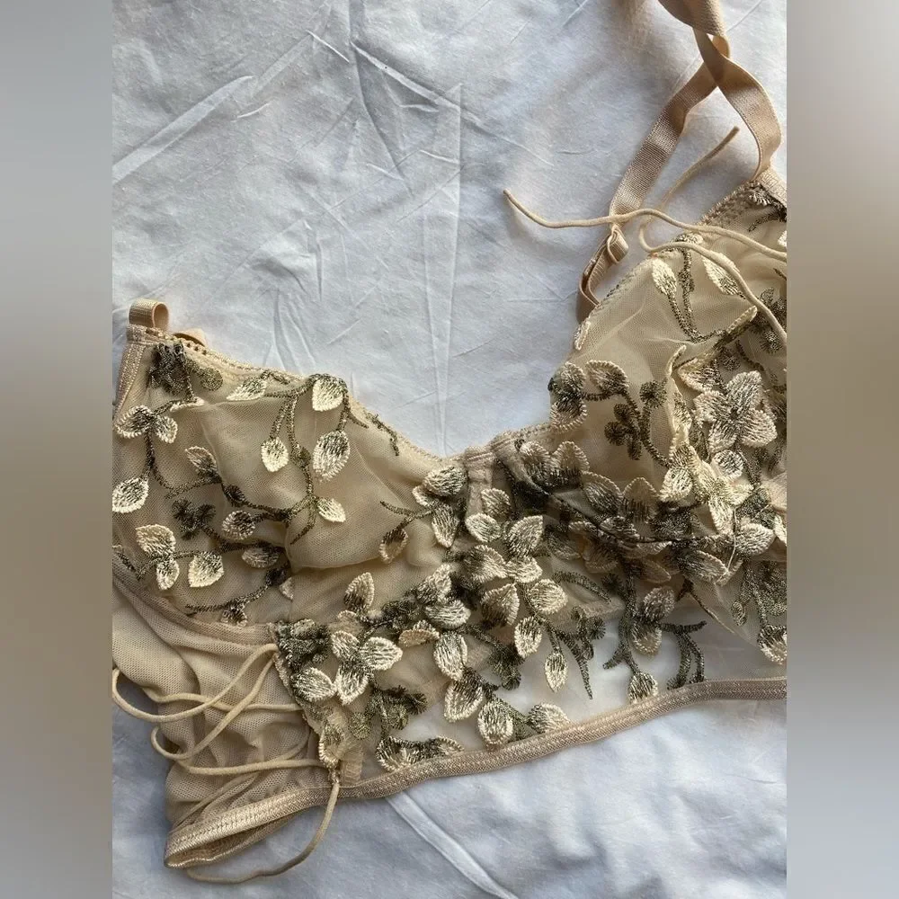 embroidered tulle interior set, completely new